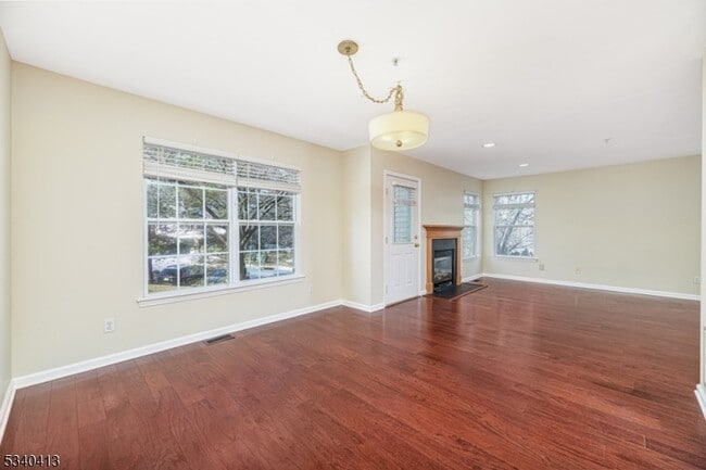 Building Photo - 902 Wendover Ct