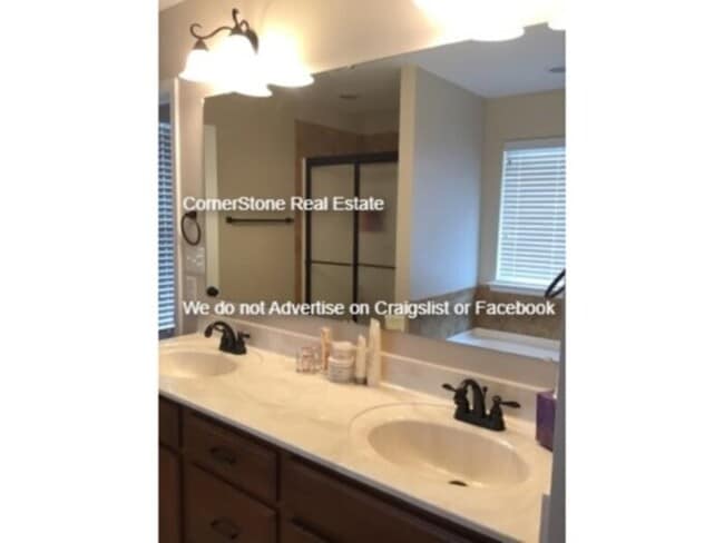 Building Photo - 440 Wood Point Dr