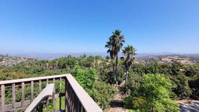 Building Photo - Beautiful, secluded, and peaceful single f...