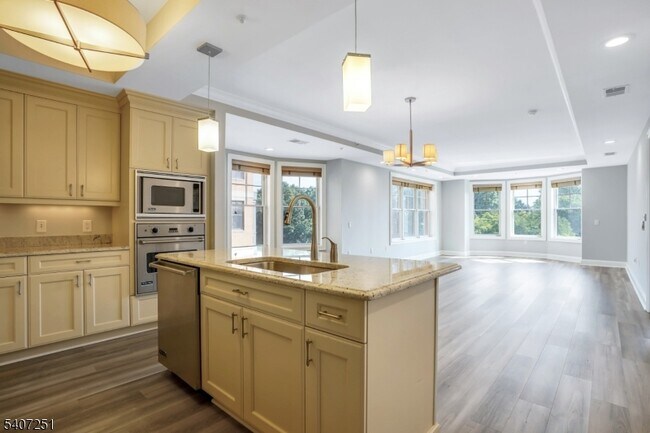 Building Photo - 40 W Park Pl