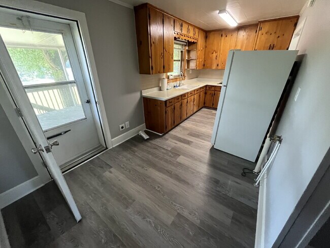 Building Photo - "Charming 3-Bedroom Retreat with Spacious Living in Colfax!"