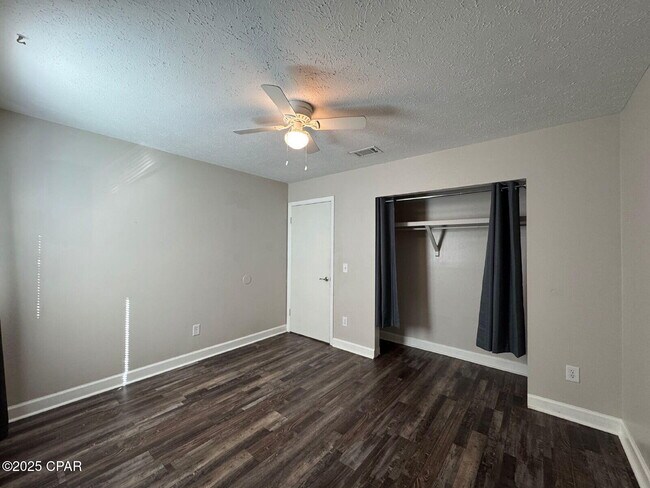 Building Photo - 2507 W 10th St