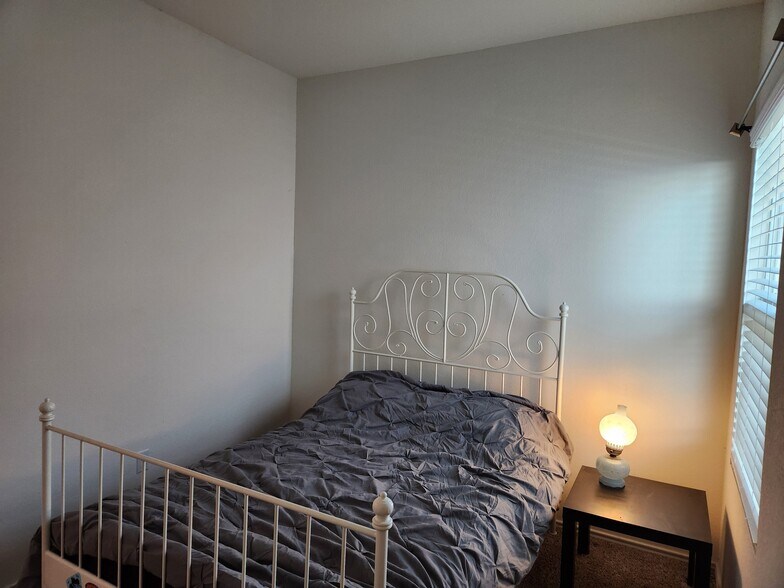 Guest bedroom. (House will be unfurnished.) - 13306 Mussel Run
