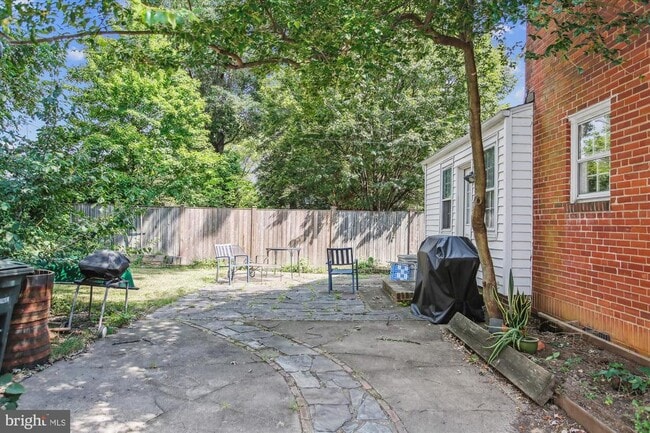 Building Photo - 904 N Ivy St