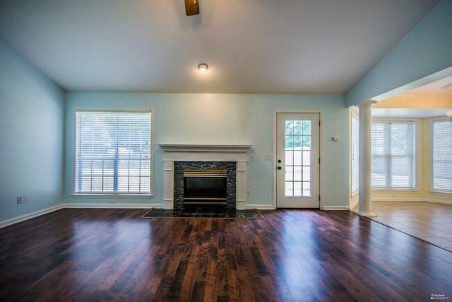 Building Photo - Gorgeous Home in Dothan, AL