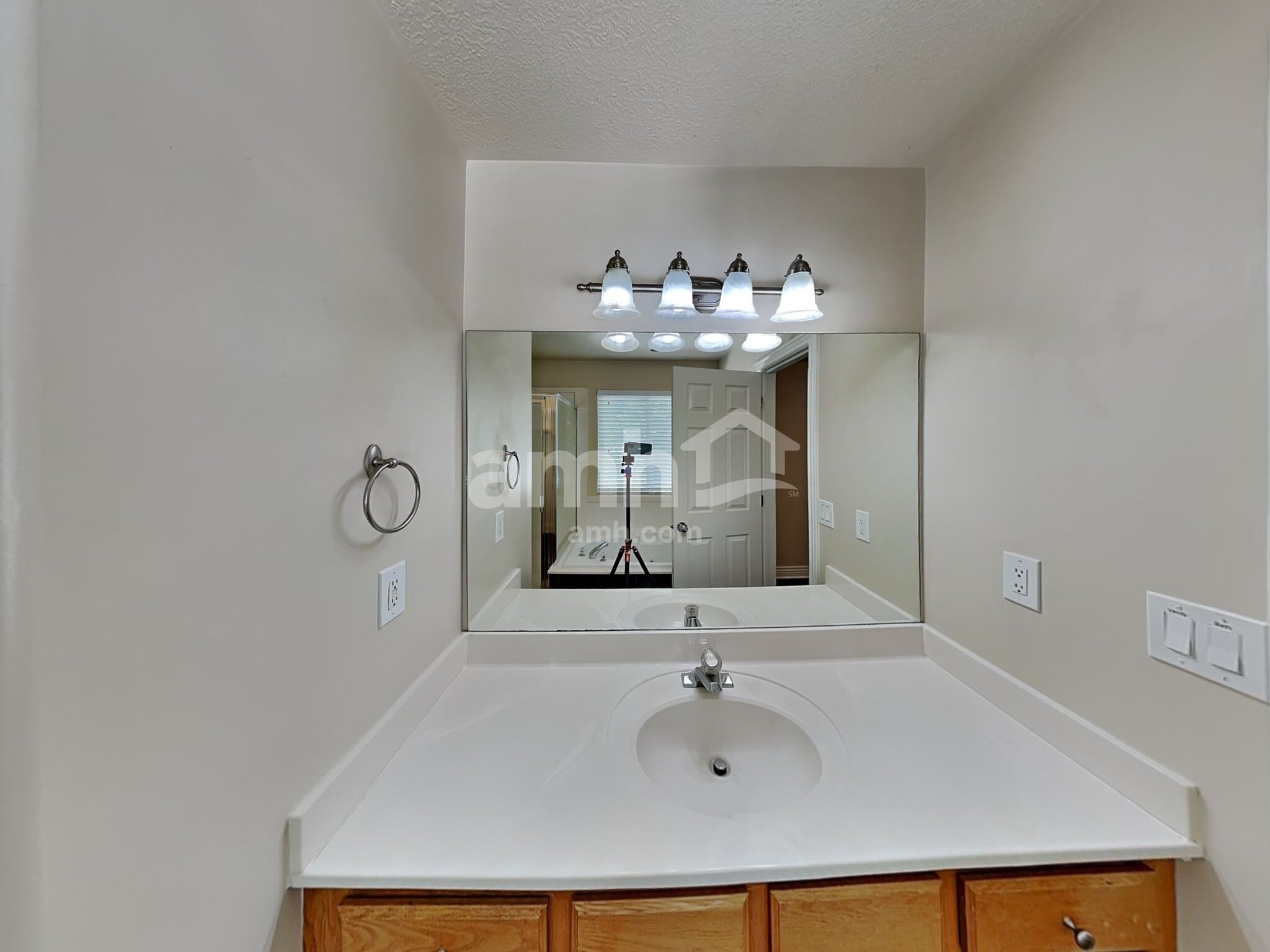 Building Photo - 7585 S 2050 E