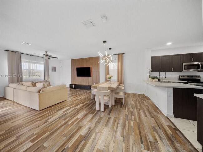 Building Photo - 1411 SE 26th Rd