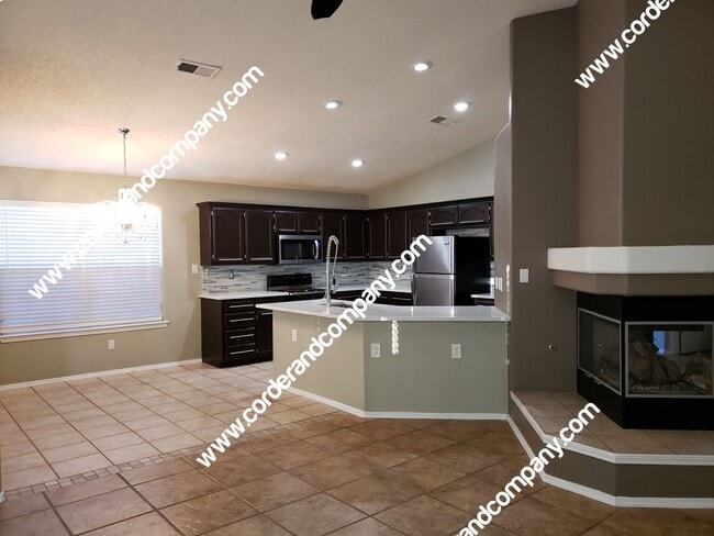 Building Photo - Beautiful 3 Bedroom, 2 Bathroom, 3 Car Gar...