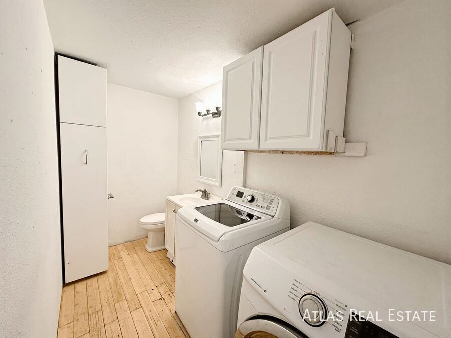 Building Photo - 218 W Rockrimmon Blvd