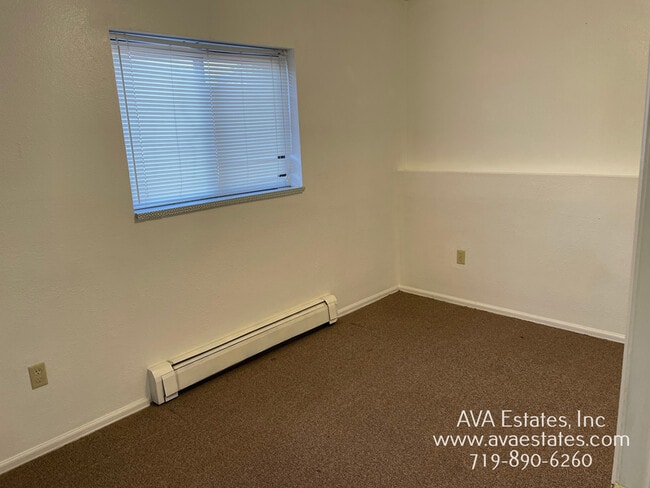 Building Photo - 1324 Anita St