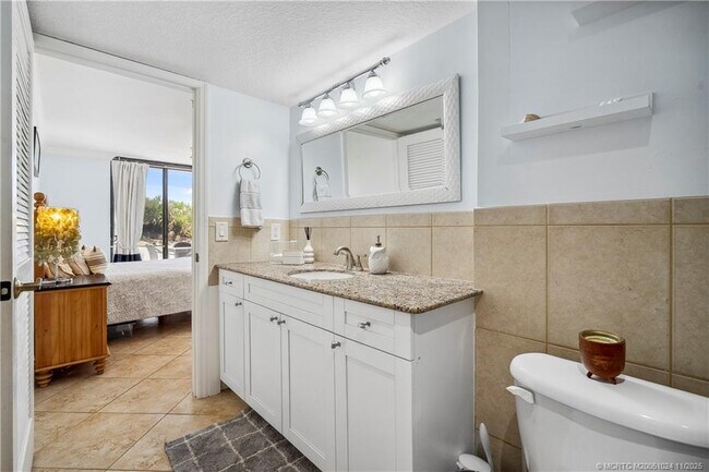 Building Photo - 10680 S Ocean Dr