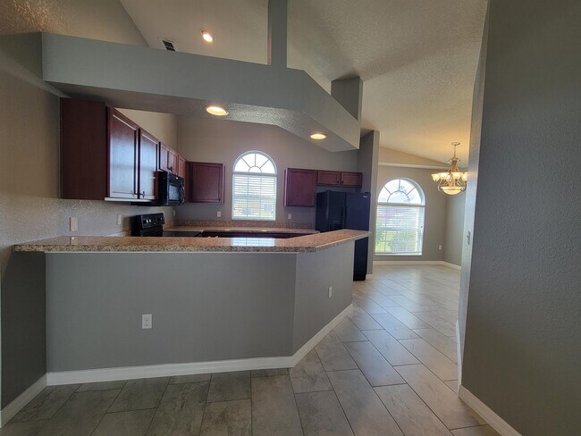 Building Photo - 800 Overlook Dr