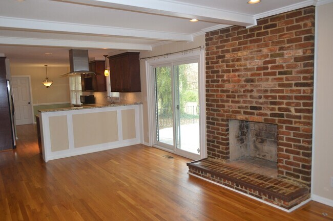 Building Photo - Wonderful Evergreen Hills Community 3 Bed 2 bath Large Lot Single Family Rental