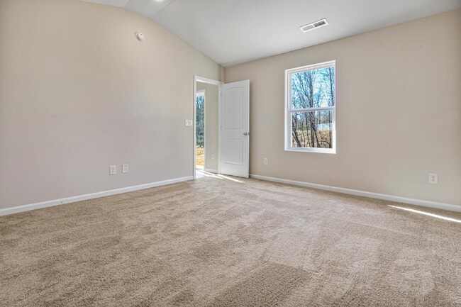 Building Photo - Available on July 10! Modern Comfort Meets Outdoor Adventure – Stunning 1-Story Home Near Downtow...
