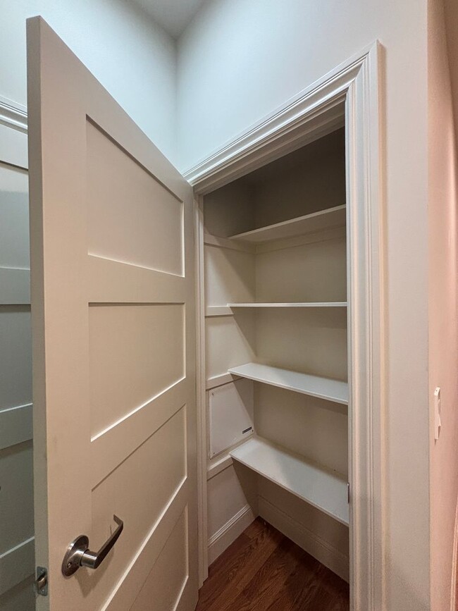 Building Photo - 2264