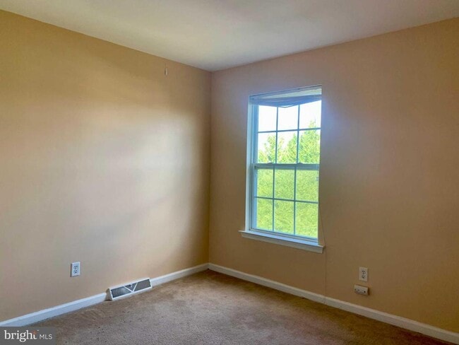 Building Photo - 351 Paradee Dr