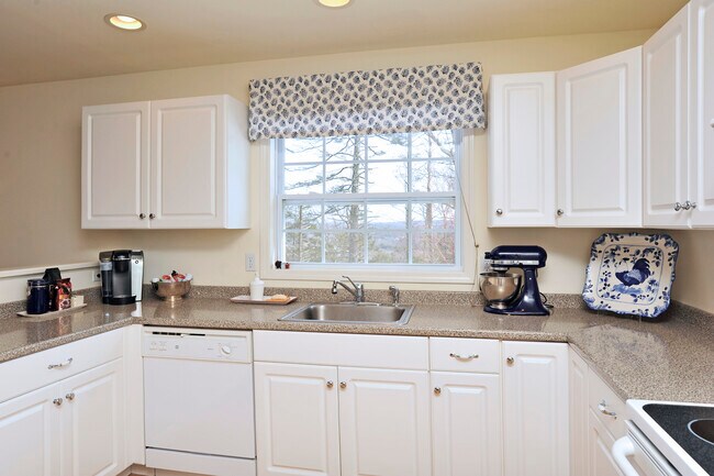 Building Photo - 185 Julia Ct