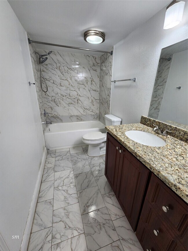 Building Photo - 2736 S University Dr