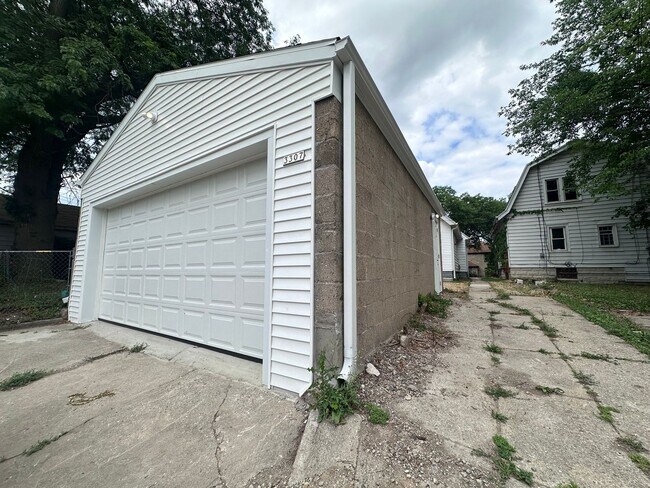 Building Photo - 3BR/2BA Rent to Own Home with Large Garage