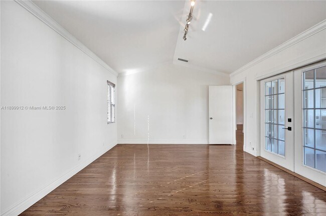 Building Photo - 658 Stanton Dr