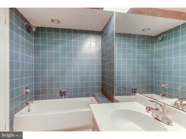 Building Photo - 63 Oak Knoll Dr