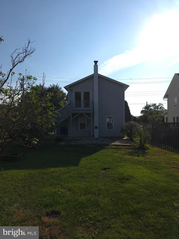 Building Photo - 10 Maple Ave