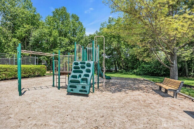 Building Photo - 152 Redpine Loop