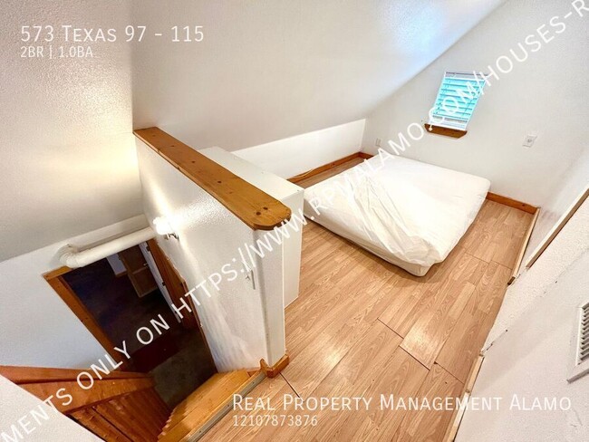 Building Photo - AVAILABLE NOW! 2 Bedroom / 1 Bath Lodge w/...