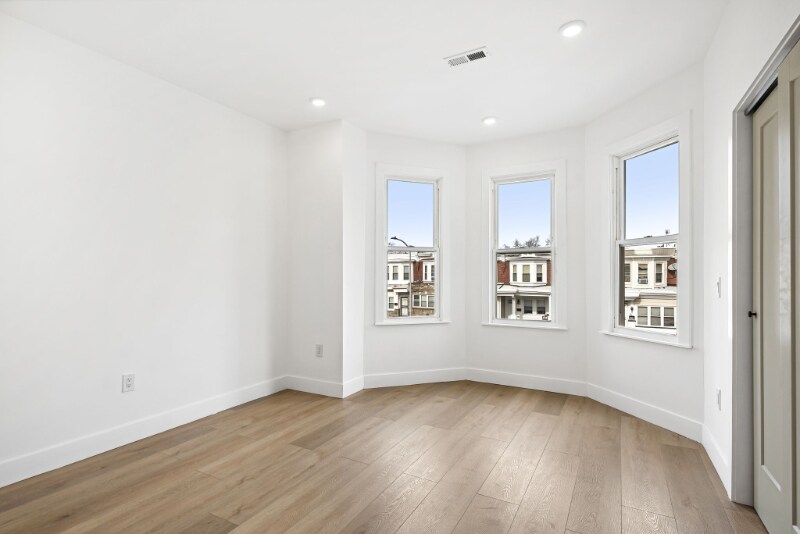 Building Photo - 5814 Chestnut St