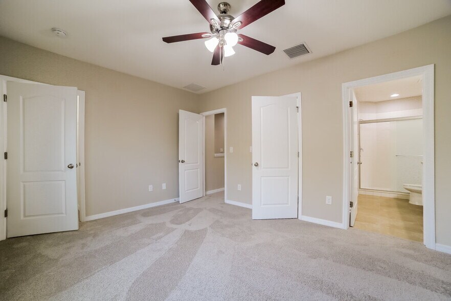 Building Photo - 10408 Red Carpet Ct