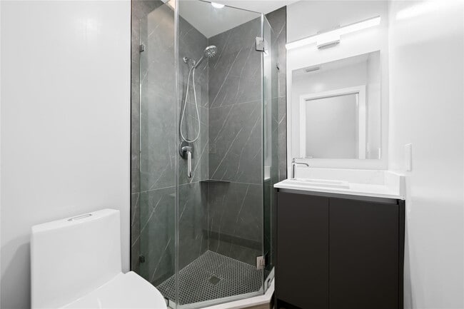 Building Photo - 340 City View Dr