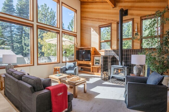 Building Photo - 283 Monterey Pine Rd