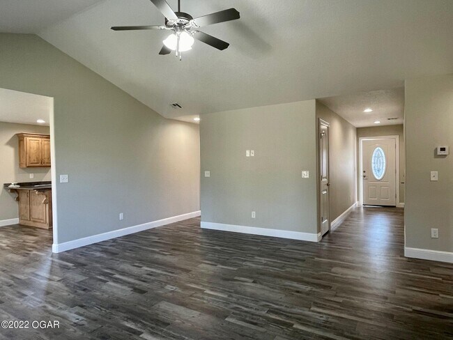 Building Photo - 1121 E 42nd St