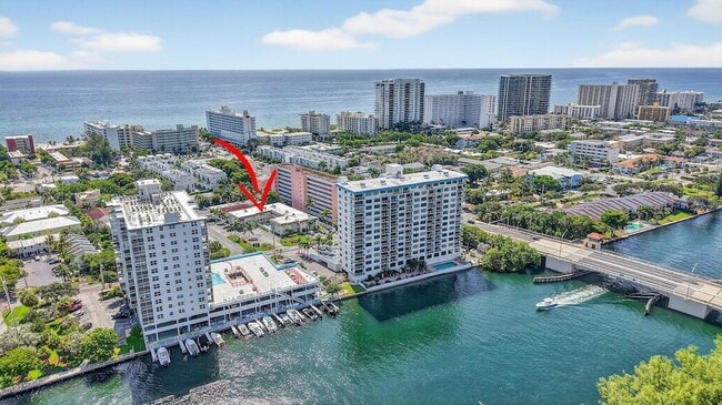 Building Photo - 1450 N Riverside Dr