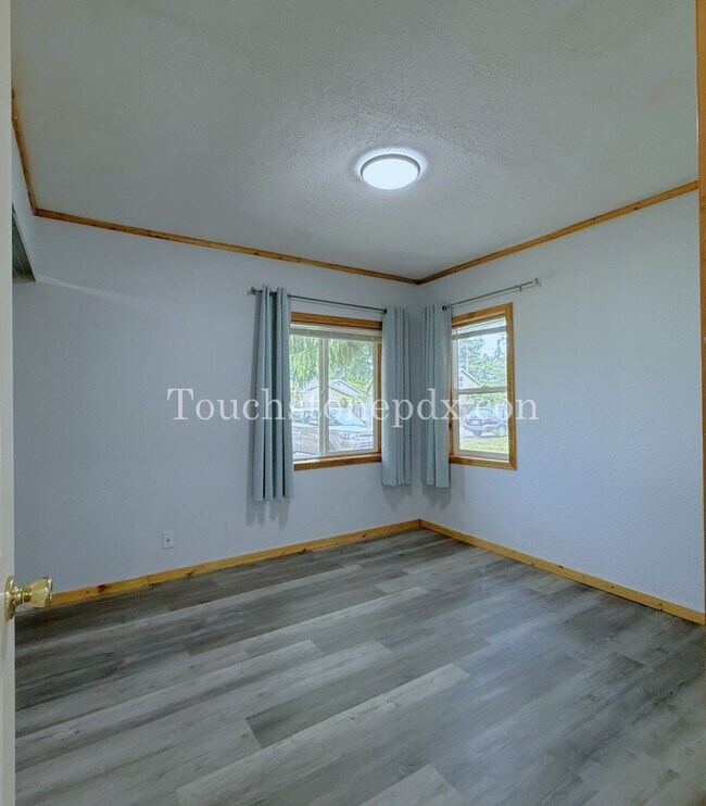 Building Photo - 5660 SE 125th Ave