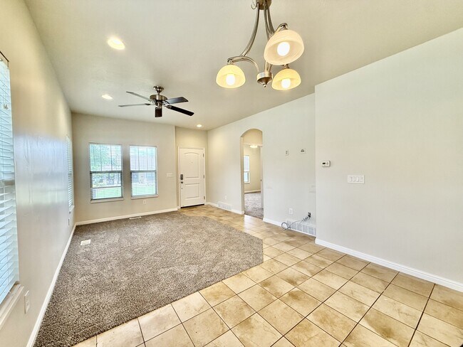 Building Photo - 10753 Topview Rd