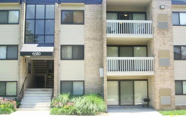 Building Photo - 6310 Hil-Mar Dr