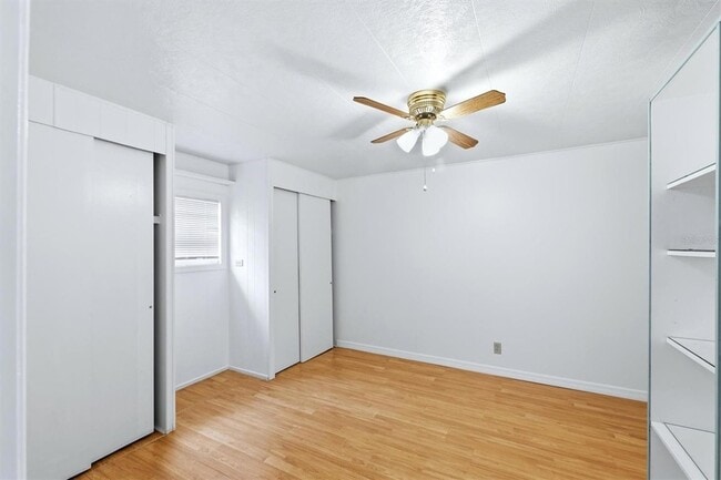 Building Photo - 5236 Kenwood Ave