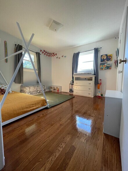 Room B - 963 Brynwood Dr