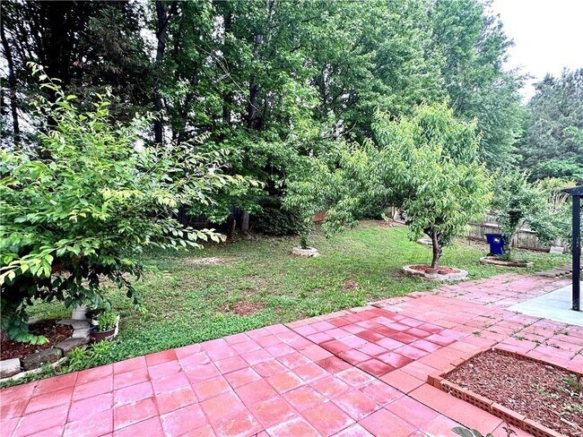 Building Photo - 575 Chandon Way