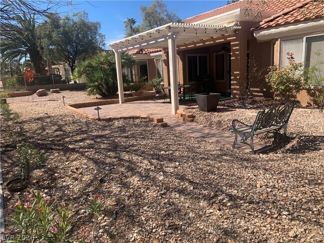 Building Photo - 2924 Crown Ridge Dr