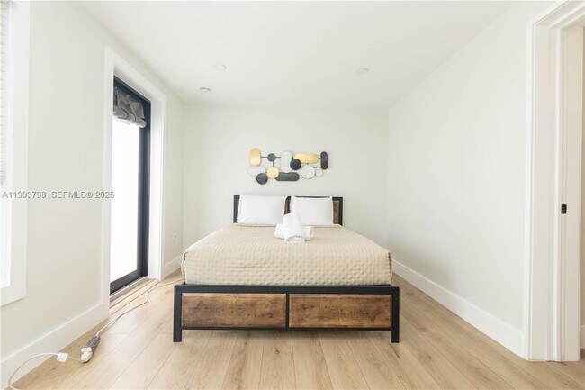 Building Photo - 2360 SW 12th St