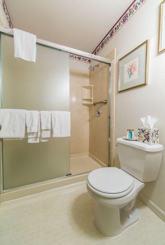 Building Photo - 300 Main St