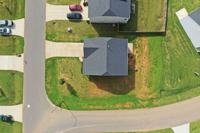 Building Photo - 2509 Summersby Dr