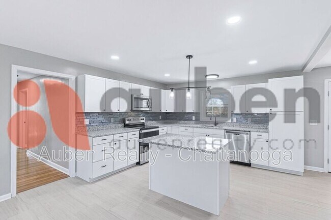 Building Photo - 4430 Lilac Ln