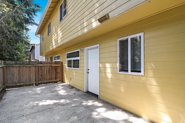 Building Photo - 760 NW Paragon Pl