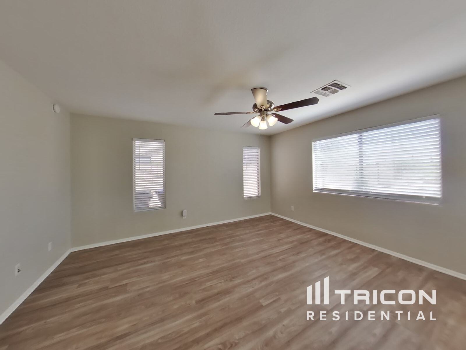 Building Photo - 655 E Lovegrass Dr