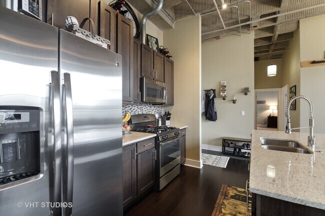 Building Photo - 154 School St