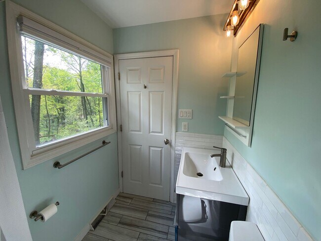 Building Photo - East AVL - Mid Century Modern Beauty in Bo...
