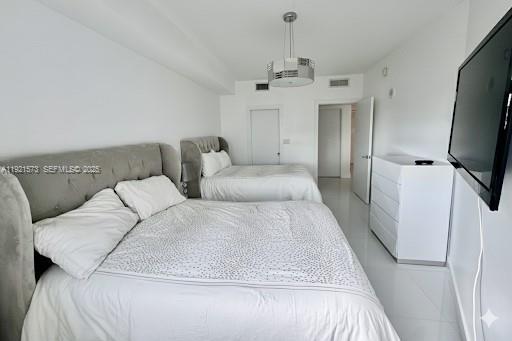 Building Photo - 20000 E Country Club Dr